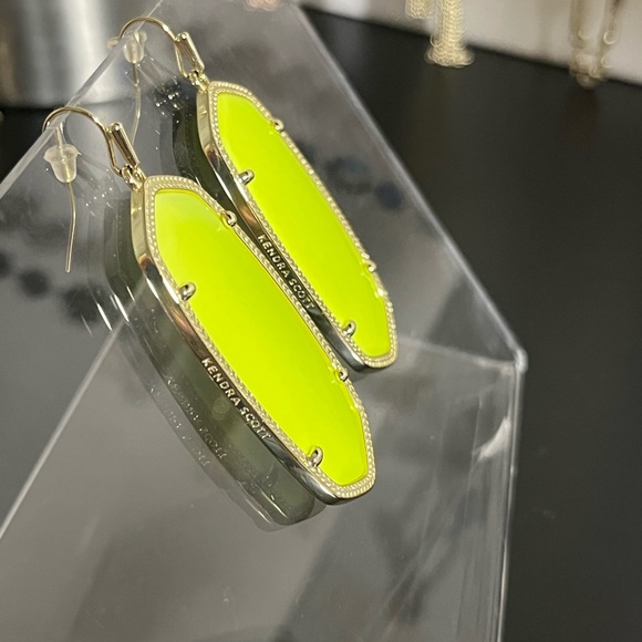 Kendra Scott TEXAS EXCLUSIVE limited edition Danielle- Gold/ Neon Yellow - Picture 3 of 4
